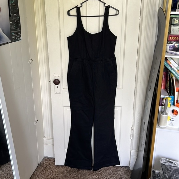 Madewell Denim Flare-Leg Jumpsuit in Bonner Wash - Picture 7 of 16